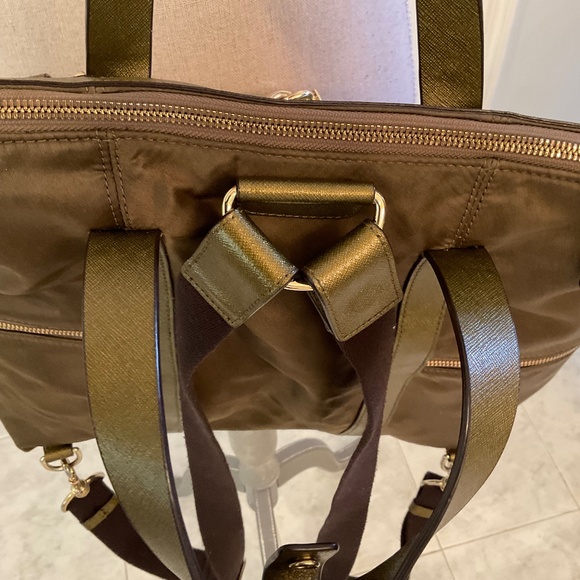 Henry Bendel Taupe 3Way Backpack/Shoulder/Top Handle w/Locket & Purple Interior - Picture 7 of 9